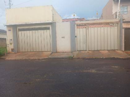 Casa com 300m² terreno e 164m² construídos - Ocupada
