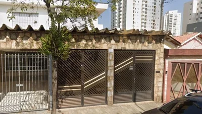 Sobrado em boas condições com terreno de 165 m²