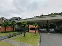 Casa com 275 m², 3 quartos, 2 banheiros, ocupada, em condomínio fechado