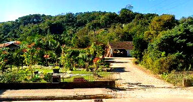 Terreno Rural com Casa, Galpão e Lagoas, 350m² Construídos