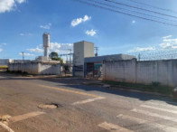 Casa aconchegante com 2 quartos e amplo terreno em Goiânia