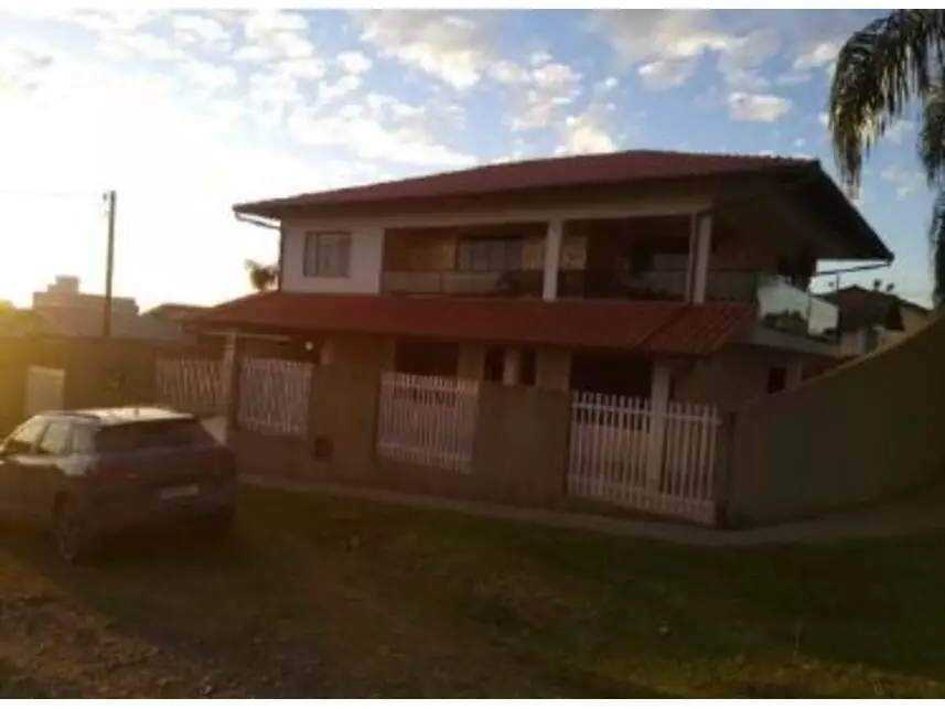 Casa em Leilão com 4 Quartos e 3 Banheiros
