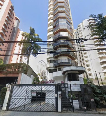 Apartamento com 216m² + 2 vagas de garagem