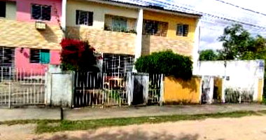Casa com 3 quartos, 2 banheiros, varanda e área construída de 89,2 m²