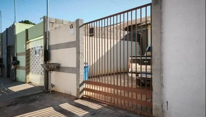 Casa ocupada de 58,47 m² em terreno de 180 m²