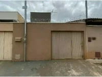 Casa em leilão com 99,82m² de área construída