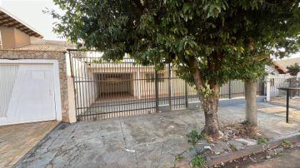 Casa com 175m² de área construída em Matão/SP