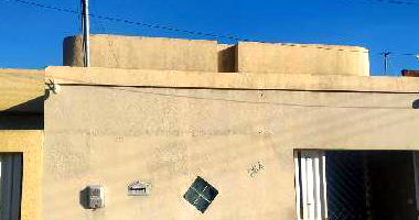 Casa com 3 quartos, 2 salas, cozinha, área de serviço e 1 vaga