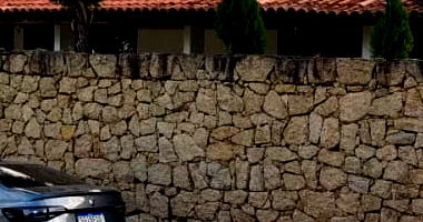 Residência urbana com ótima localização e documentação regularizada