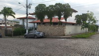 Residência urbana com ótima localização e documentação regularizada
