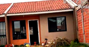 Casa com 2 quartos, banheiro, área de serviço e cozinha, 47,52m² construída