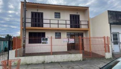 Casa Ocupada com 241m² de Área Construída