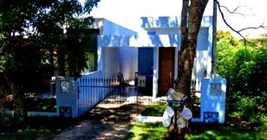 Casa térrea com 2 quartos, 1 banheiro, garagem e 77m² construída