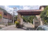 Casa em condomínio com 338m² em Barra do Piraí/RJ - Ocupada