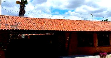Casa 3 quartos, 2 banheiros, área construída 102,97m², desocupada