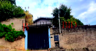 Casa com 345m² área total e 165m² construída, ocupada