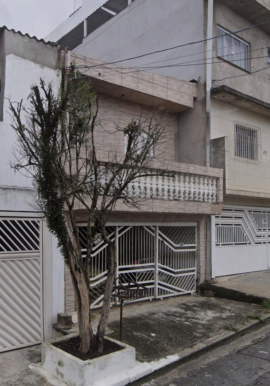 Terreno de 123,25m² com casa de 52m² em Jardim Colonial