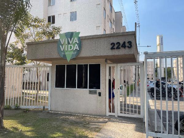 Apartamento com 2 Quartos e 1 Vaga em Santa Cruz