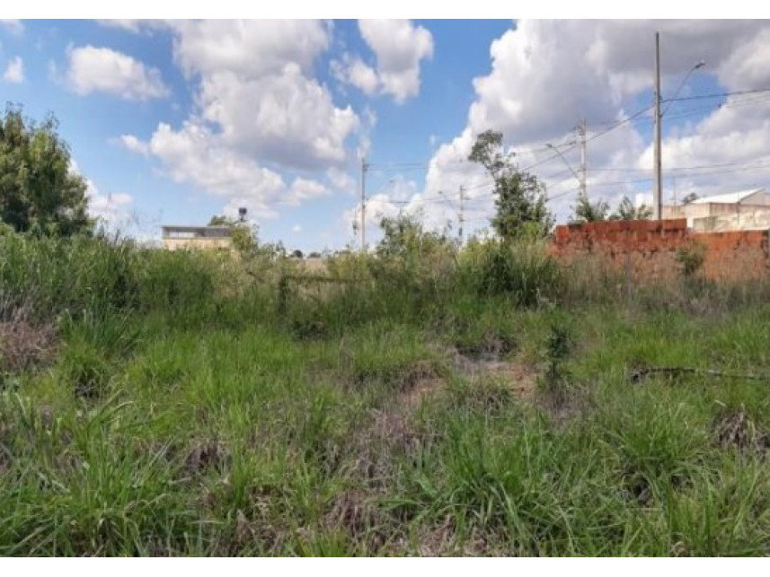 Terreno de 300 m² em leilão