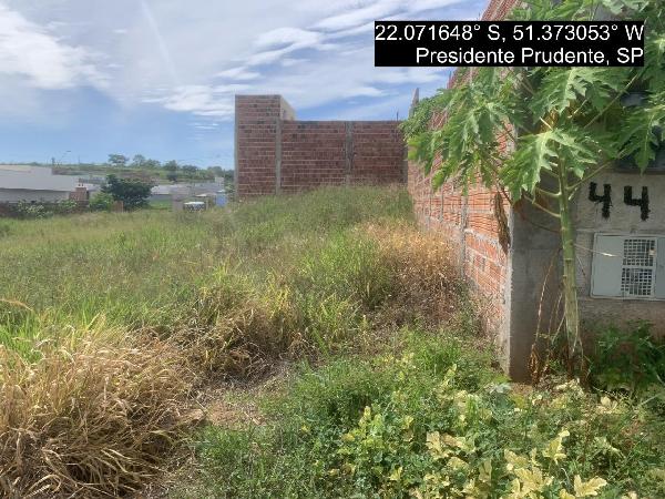 Terreno 160m² com ótima localização, desocupado