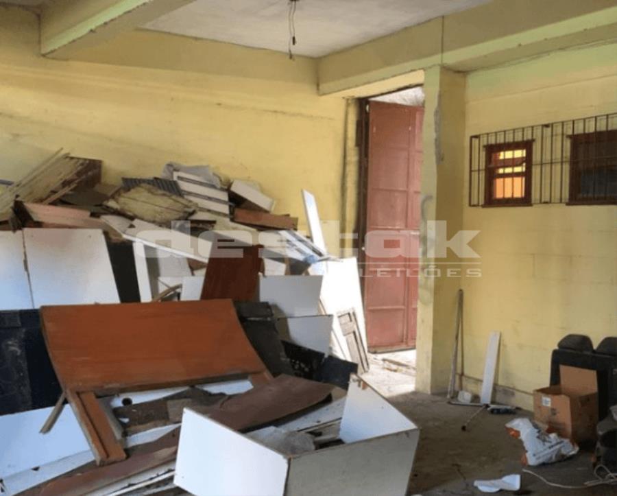 Imóvel comercial com 340m², 5 salas, 3 banheiros e garagem