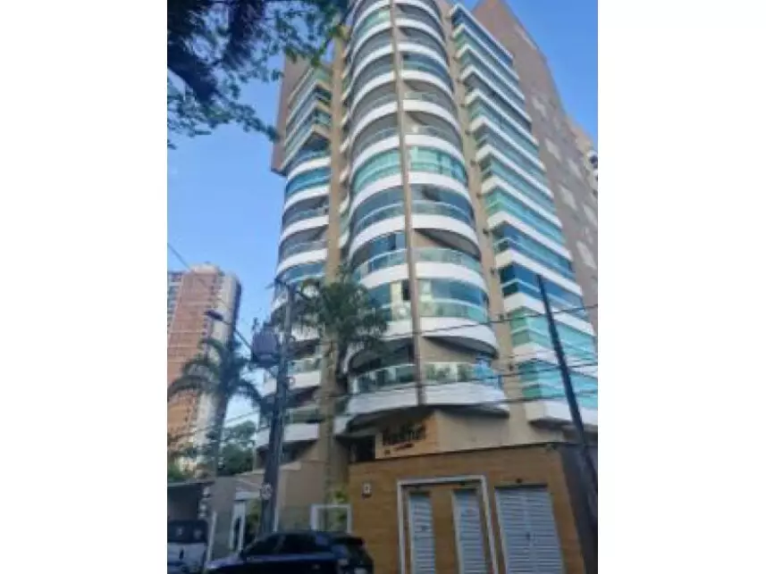 Apartamento com 2 Quartos e 2 Vagas em Leilão
