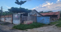 Terreno com casa de madeira em Capivari de Baixo/SC