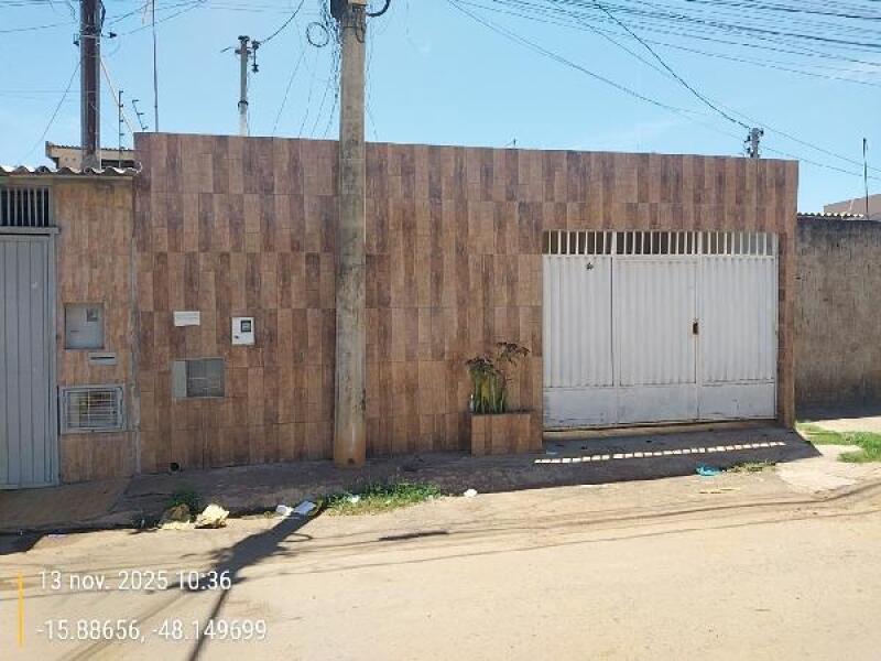 Casa com 3 quartos, 2 banheiros e 1 vaga de garagem