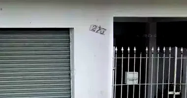 Casa com 2 quartos, edícula, 90m² construída, imóvel ocupado