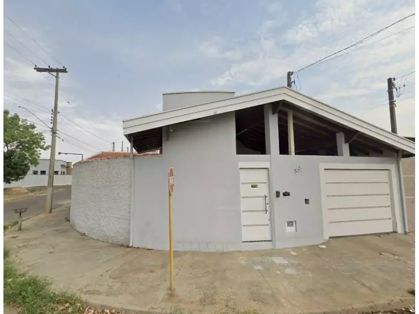 Casa com 3 quartos, 2 banheiros, 1 vaga, 145m² construída, ocupada