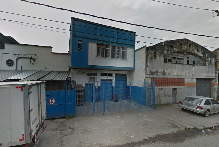 Casa com 2 quartos, ampla área e ocupada