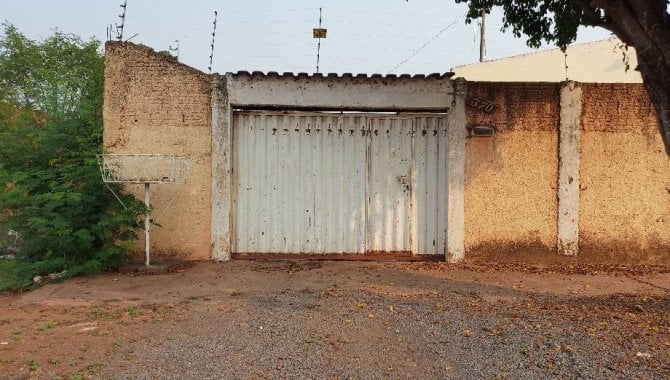Casa Padrão com 3 Quartos e 1 Vaga em Corumbá/MS