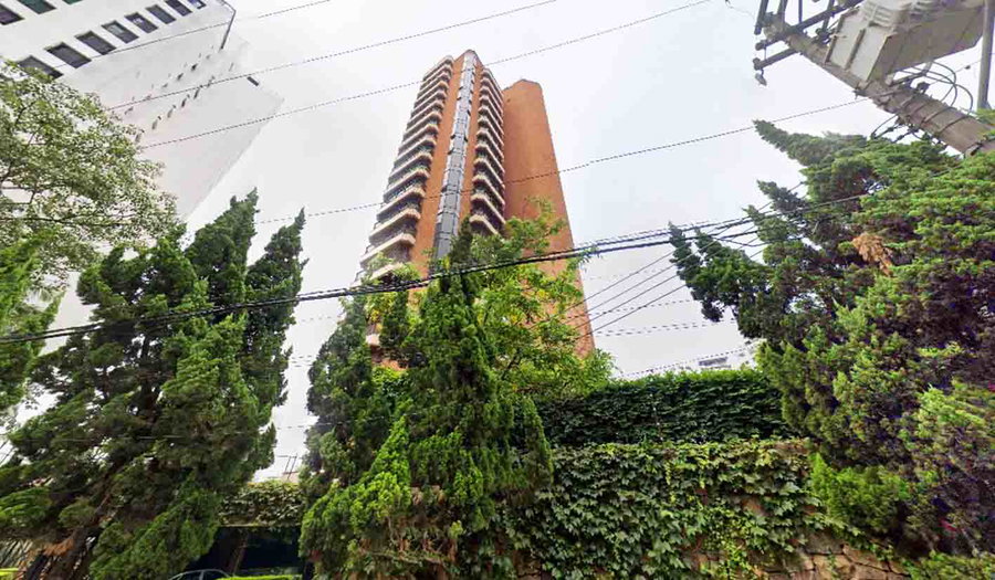 Apartamento duplex com 4 vagas, 278m² útil, 634m² total