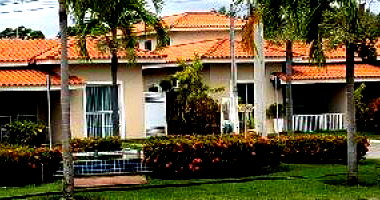 Casa com 2 quartos, 2 banheiros e 2 vagas em Camaçari