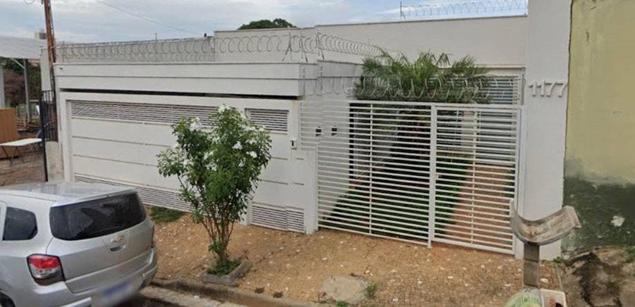 Casa com 3 quartos, 4 banheiros e 1 vaga de garagem