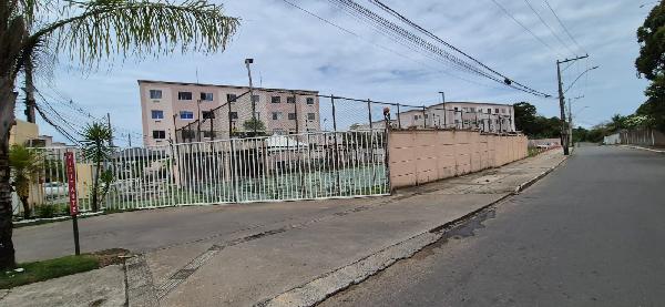 Apartamento com 2 quartos em Lauro de Freitas