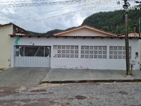 Casa com 2 quartos, 2 banheiros, varanda, área construída 223m², 1 vaga