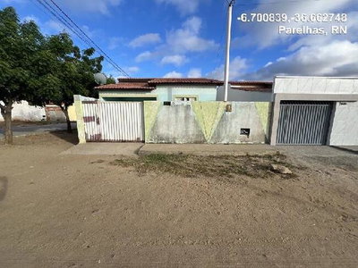 Casa com 2 quartos, 2 banheiros e 1 vaga