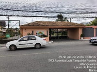 Casa em Lauro de Freitas com 2 quartos e 2 vagas