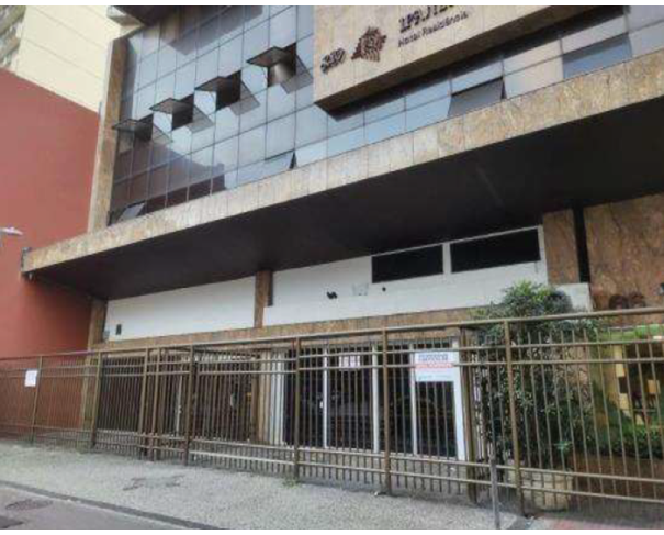 Lojas Comerciais A e B com 27 vagas e 1560m² construídos, desocupadas