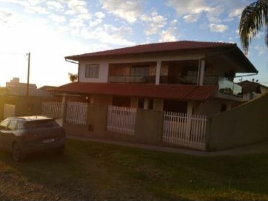 Casa com 3 quartos, 262,04m² construída, ocupada