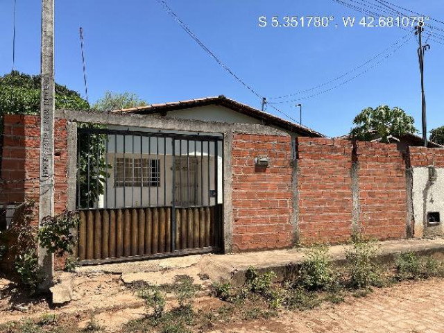 Casa com 3 quartos em Demerval Lobão/PI