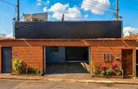Prédio comercial com 264,75 m² construído em terreno de 300 m²