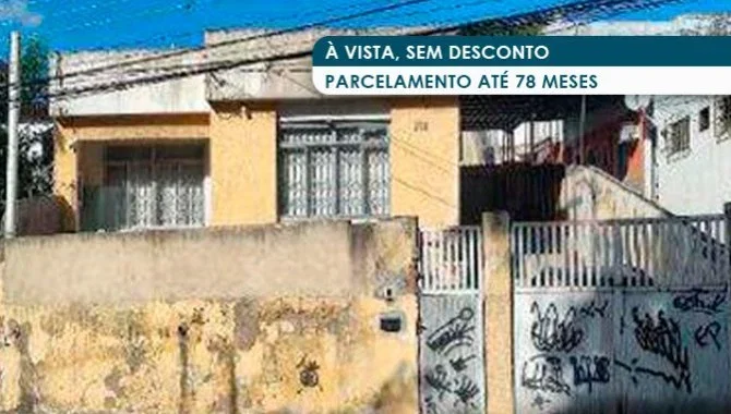 Casa ocupada com 195 m² privativos