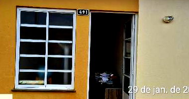 Casa com 2 quartos, 1 banheiro e área de serviço