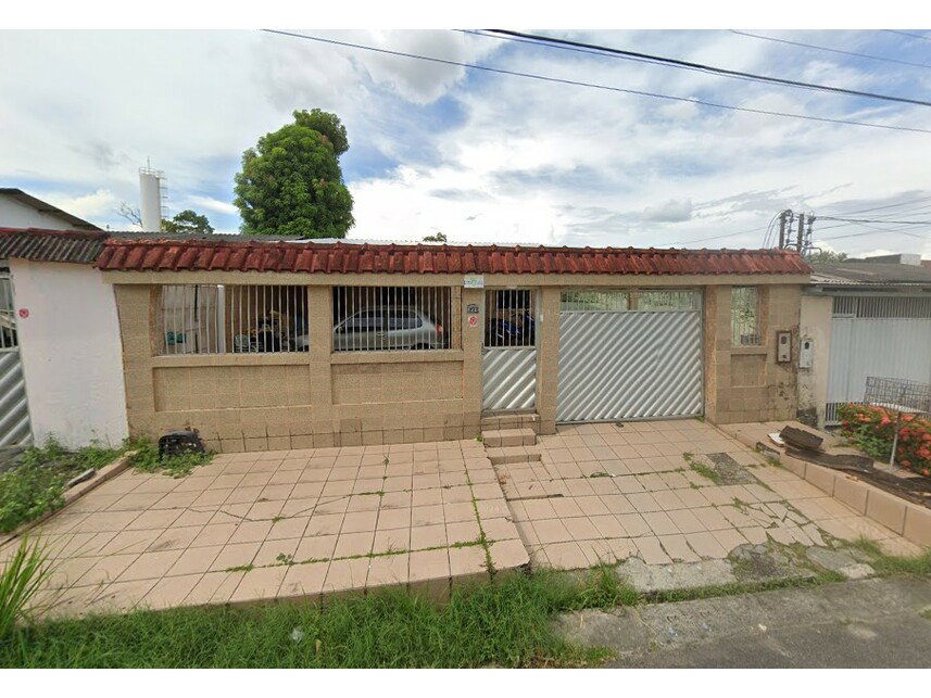 Casa com 3 quartos e 2 banheiros em leilão - Flores/AM