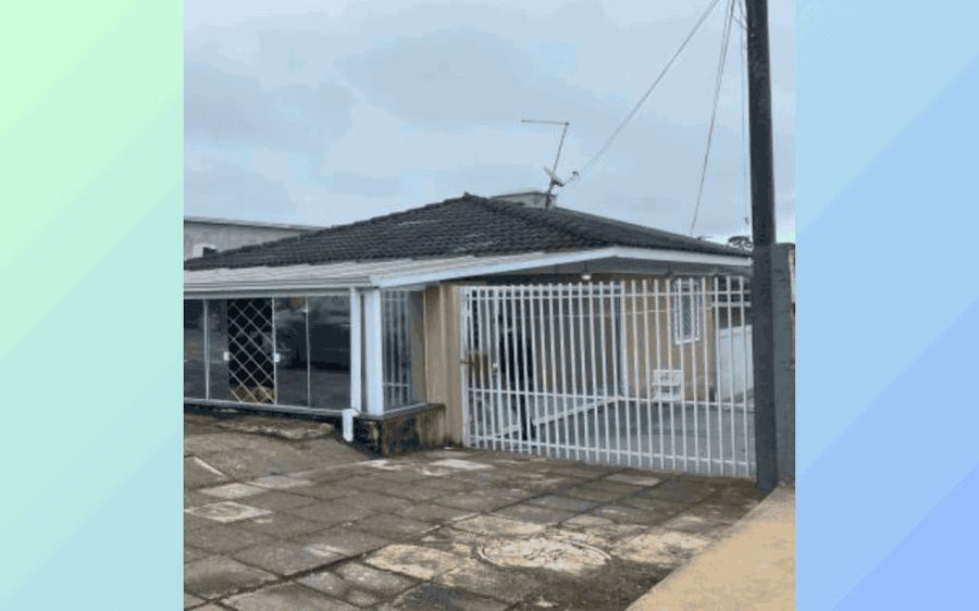 Casa aconchegante com 2 quartos, 2 banheiros e garagem, 41.75m² construída - Ocupada
