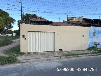 Casa com 3 quartos, 2 banheiros e 69,99 m²