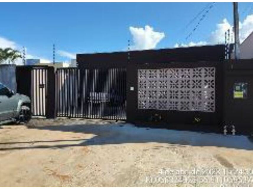 Casa em Leilão com 400m² de Terreno e 205m² Construída