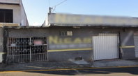 Sala comercial e casa em terreno urbano com 188,86m², estado ruim